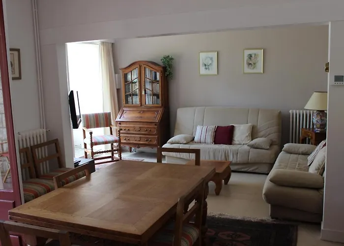 Aux Abatilles فيلة *